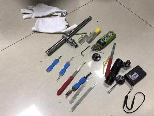 王某某购买的技术开锁工具