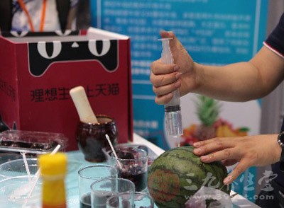 现场实验“西瓜注水”