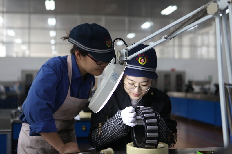 日照车辆段轴承检修四姐妹春运战场铁娘子