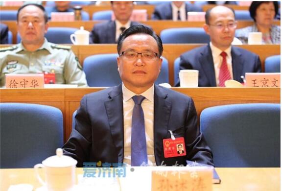 市十七届人大二次会议举行预备会议