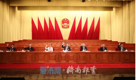 市十七届人大二次会议举行预备会议