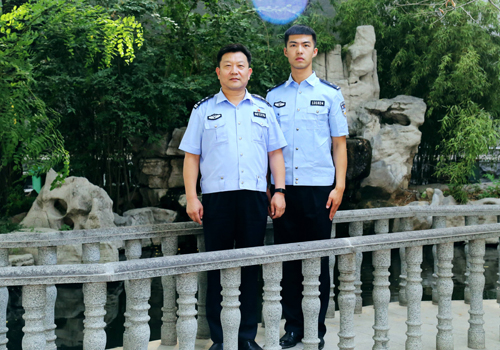 一对警察父子的爱与传承