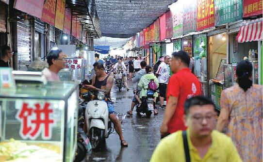 20多岁的老屯市场下月起升级 不少商家开始打折促销