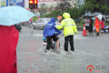 【山东图刊】雨围济南！他们才是大雨中挺拔的人！